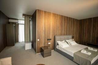 Отель Hotel Nobilis Hall Кобулети Четырехместный номер с террасой-1
